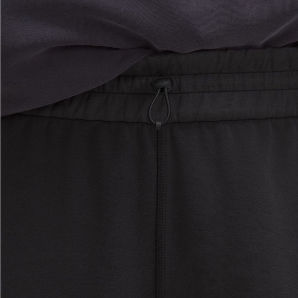 Lululemon Softstreme Shorts - Picture 12 of 12